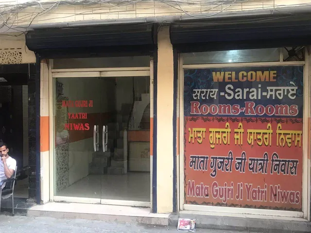 Mata Gujari Ji Yatri Niwas