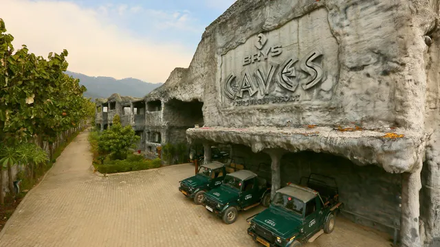 BRYS CAVES, The Jungle Resort