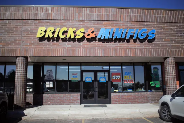 Bricks & Minifigs Littleton