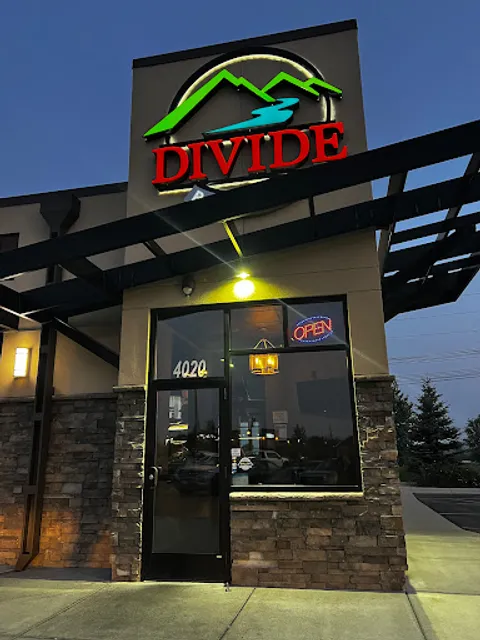 The Divide Bar & Grill