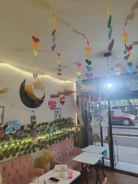 Meow Cat Café
