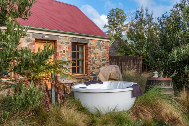 Tin Dragon Cottages - Eco Retreat