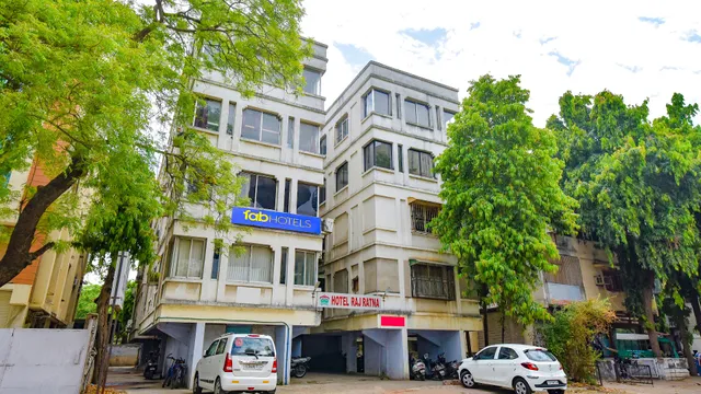 FabHotel Raj Ratna - Hotel in Ellisbridge, Ahmedabad