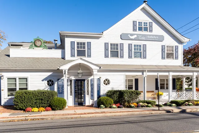 Daniel Gale Sotheby’s International Realty - Locust Valley, NY