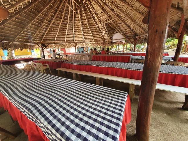 Restaurant-Bar Moreno & Ruth, cayo levantado. “(Isla bacardi)” en Samaná