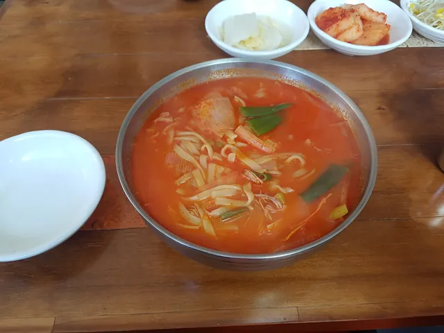 Yihwasu Jeontong Yukgaejang