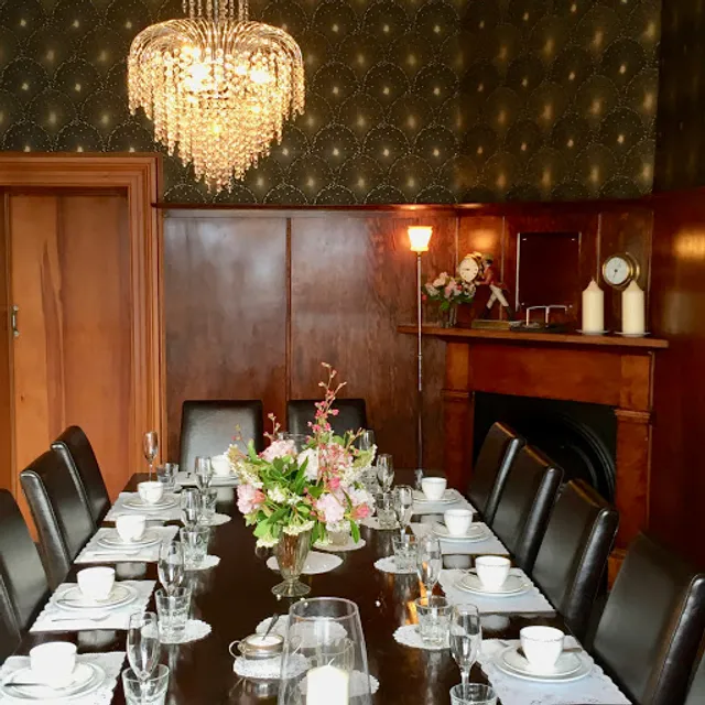 Careys Bay Historic Hotel