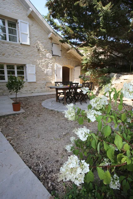 Au Clair de la Pierre