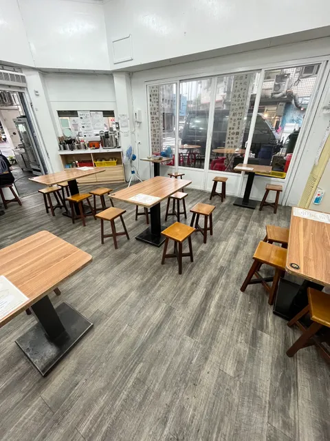 饗喫溫體牛肉湯（鍋)公休11/16.17及每週二 提早賣完提早收店，最後點餐時間19:30。人氣特色美食新鮮溫體牛肉火鍋，宜蘭火鍋