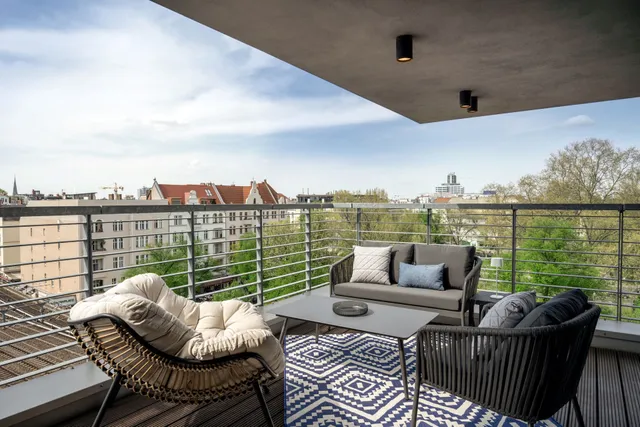 June Six Hotel City West