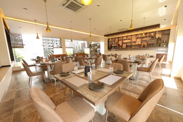 Mosaic Pool Lounge-Bar