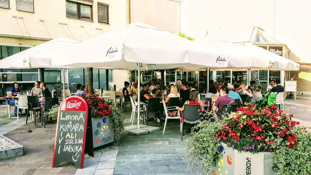 Kavarna Malina, gostinske storitve, Drejc Pečečnik s.p.