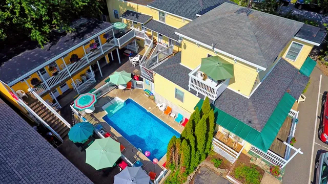 Beach Motel & Suites