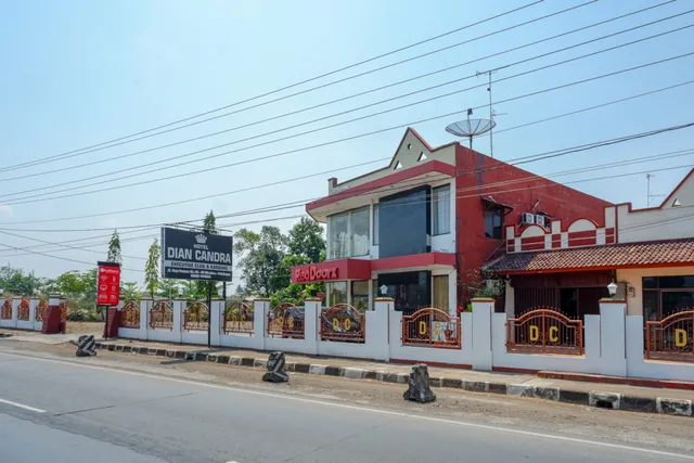 RedDoorz near Kampung Batik Wiradesa