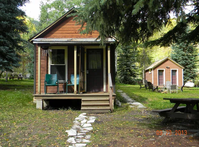 Beaver Lake Lodge & Cabins