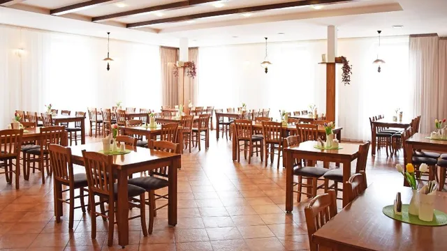 Restaurace a Penzion U Kostela