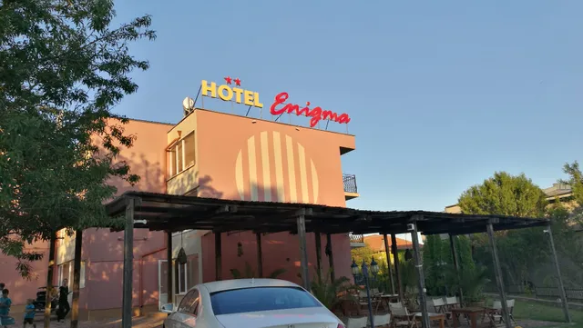 "Enigma" Hotel Отель