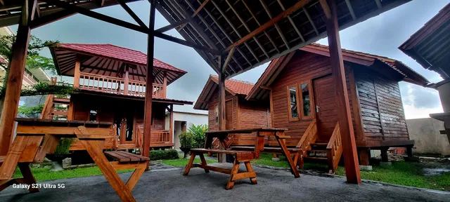 Mayeka Transit Hostel Bandara Internasional Lombok, Coffee Shop, Trasport & Travel Agen