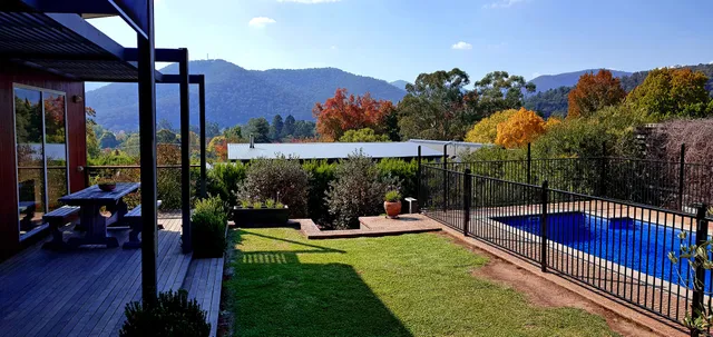 Leader Reef Luxury Accommodation in Bright, Victoria