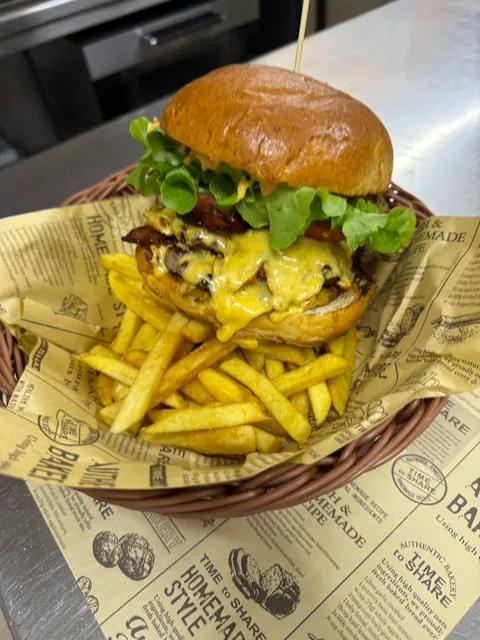 El Ciccio Burger (presso Mono Bar)