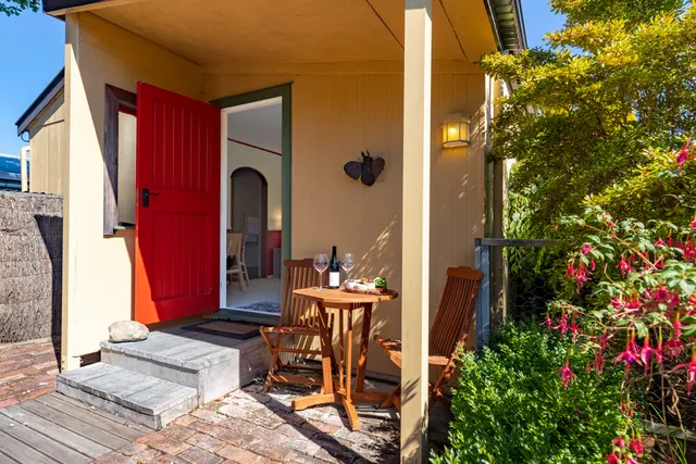 Shy Cottage & Shy Studio