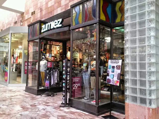 Zumiez