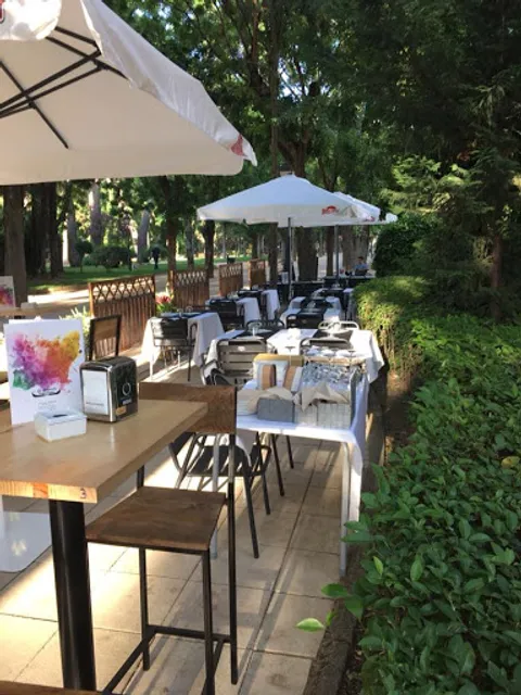 La Góndola Veneciana restaurante (Frente a la Piscina de verano)