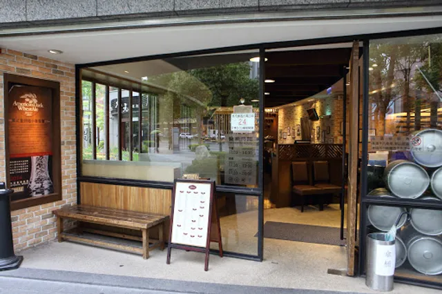 Jolly Brewery + Restaurant