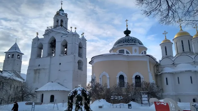 Zvonnitsa S Tserkov'yu Bogomateri Pecherskoy