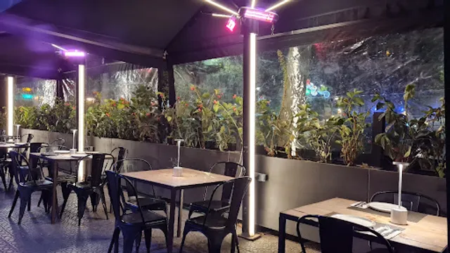 Lexi's Restaurant & Cocktail bar