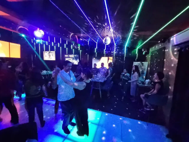 Visuals Bar & Restaurant