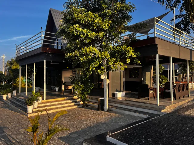 Bhedaghat Riverside Burrows