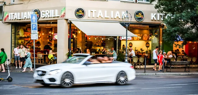 Mia Valentina Budapest