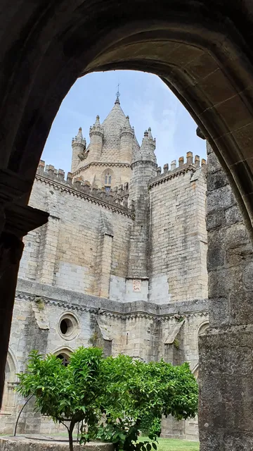 Ebora Home Apartment