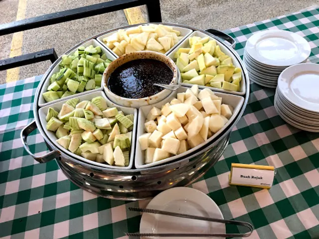 Gaya's Beach Side Bar & Restaurant