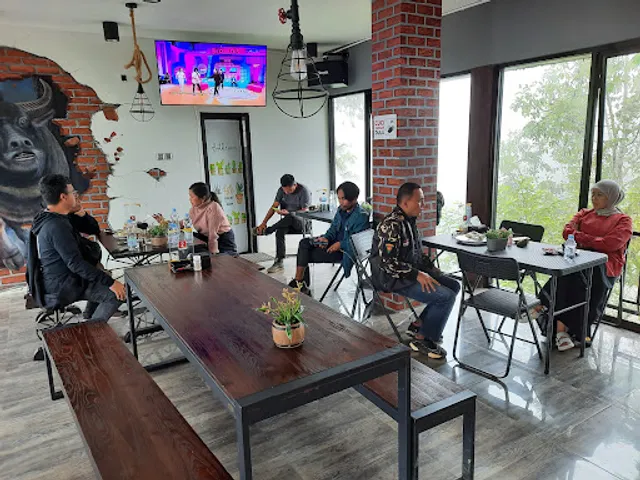 CLOUD CAFE TO’ TOMBI