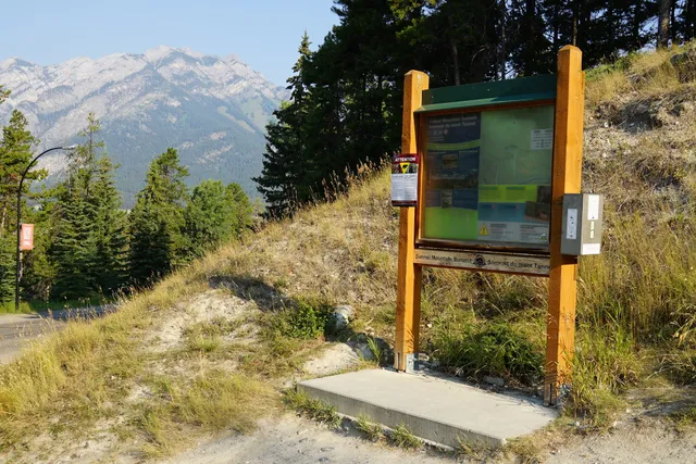 Tunnel Mountain Trailhead (Lower Parking Area)
