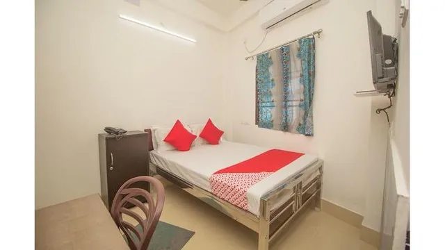 OYO 46483 Maa Manmohini Lodge