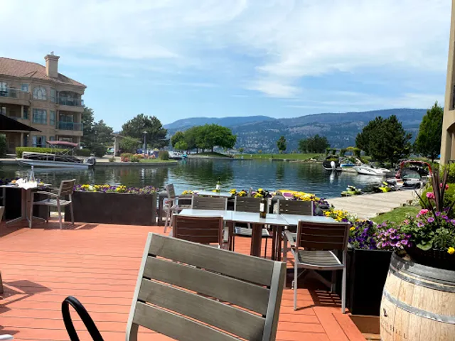 OAK + CRU Social Kitchen & Wine Bar