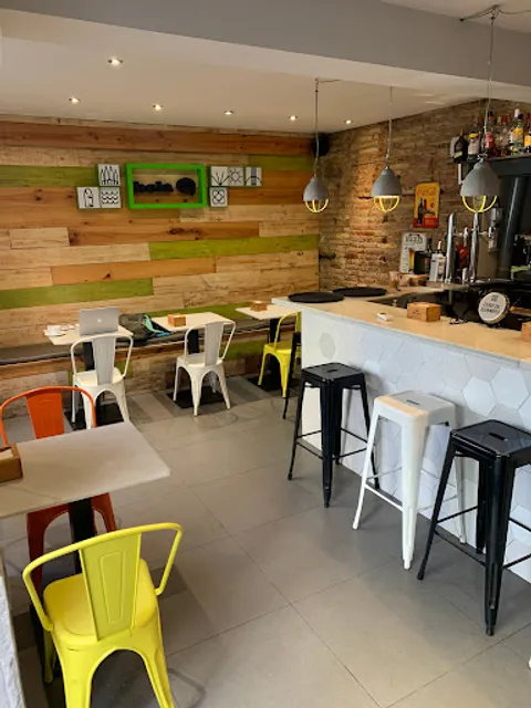 Hola Bar & Cocktails