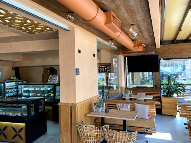 Δια Κρητών Ζαχαροπλαστείο