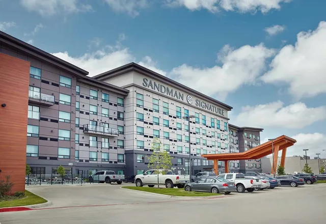 Sandman Signature Dallas-Las Colinas Hotel & Suites