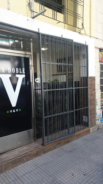 LA DOBLE V
