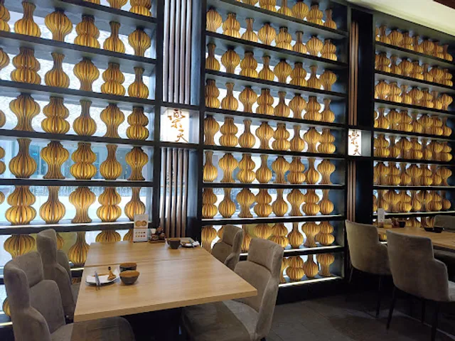 Paradise Dynasty - S Maison