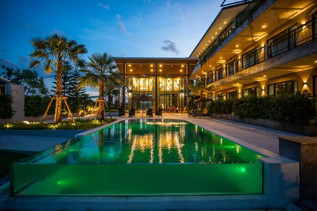 The River Palm Resort