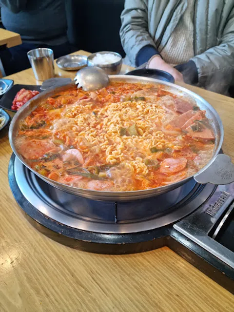 놀부부대찌개 오금역점