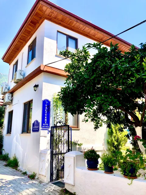 Lacivert Pansiyon Akyaka