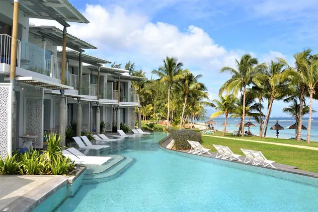 Victoria Beachcomber Resort & Spa