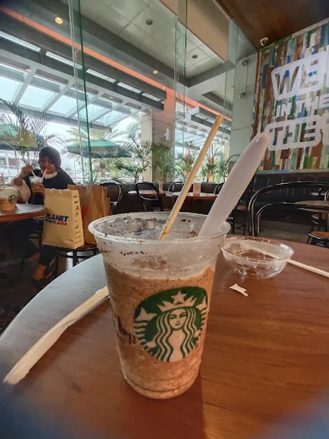 Starbucks Reserve Galaxy Mall 3