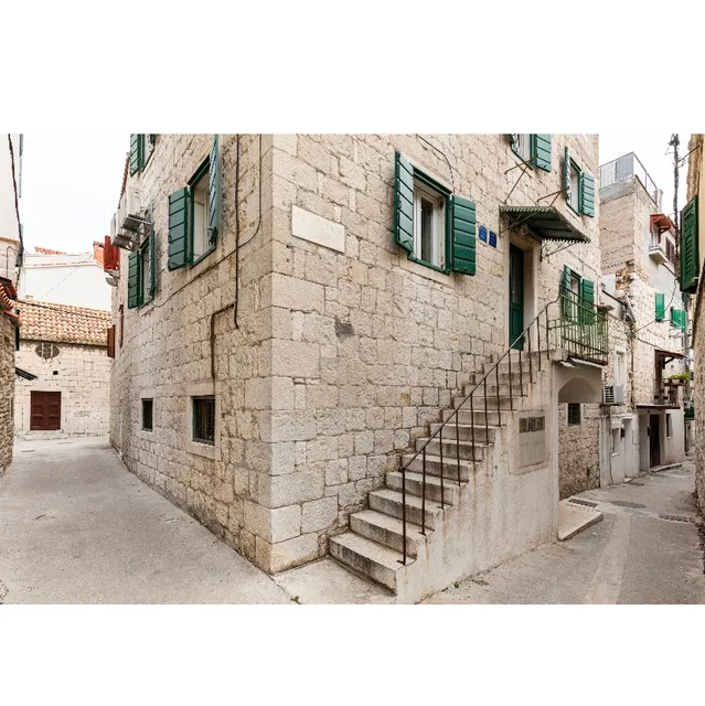 Elegant Residence Rooms & Apartments